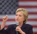Хиллари Клинтон: 4 разных принта в одном наряде