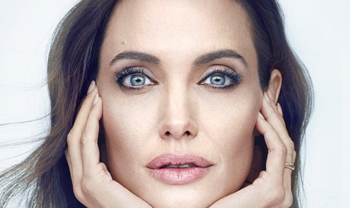 Анджелина Джоли Приняла Участие В Фотосессии С Живыми Гепардами