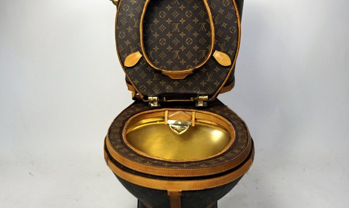 Выставлен На Продажу Унитаз Из Золота И Сумок Loius Vuitton 