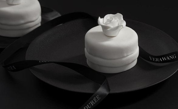 Шик во всем: Вера Вонг занялась дизайном свадебных тортов