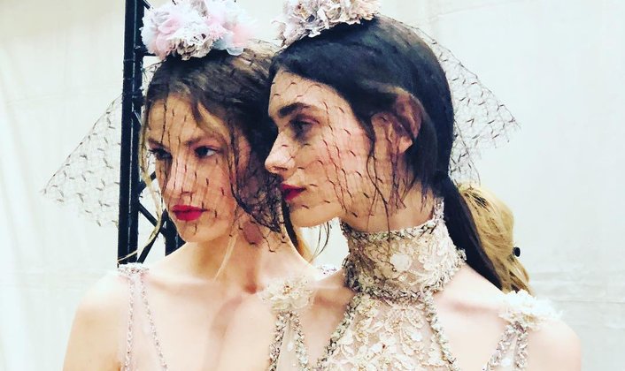 Кайя Гербер  Стала Украшением Показа  Кутюрной Коллекции Chanel В Париже