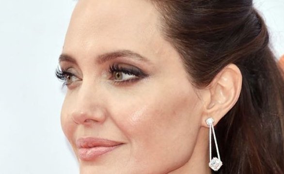 Анджелина Джоли рассказала, что принимает ванну вместе с детьми